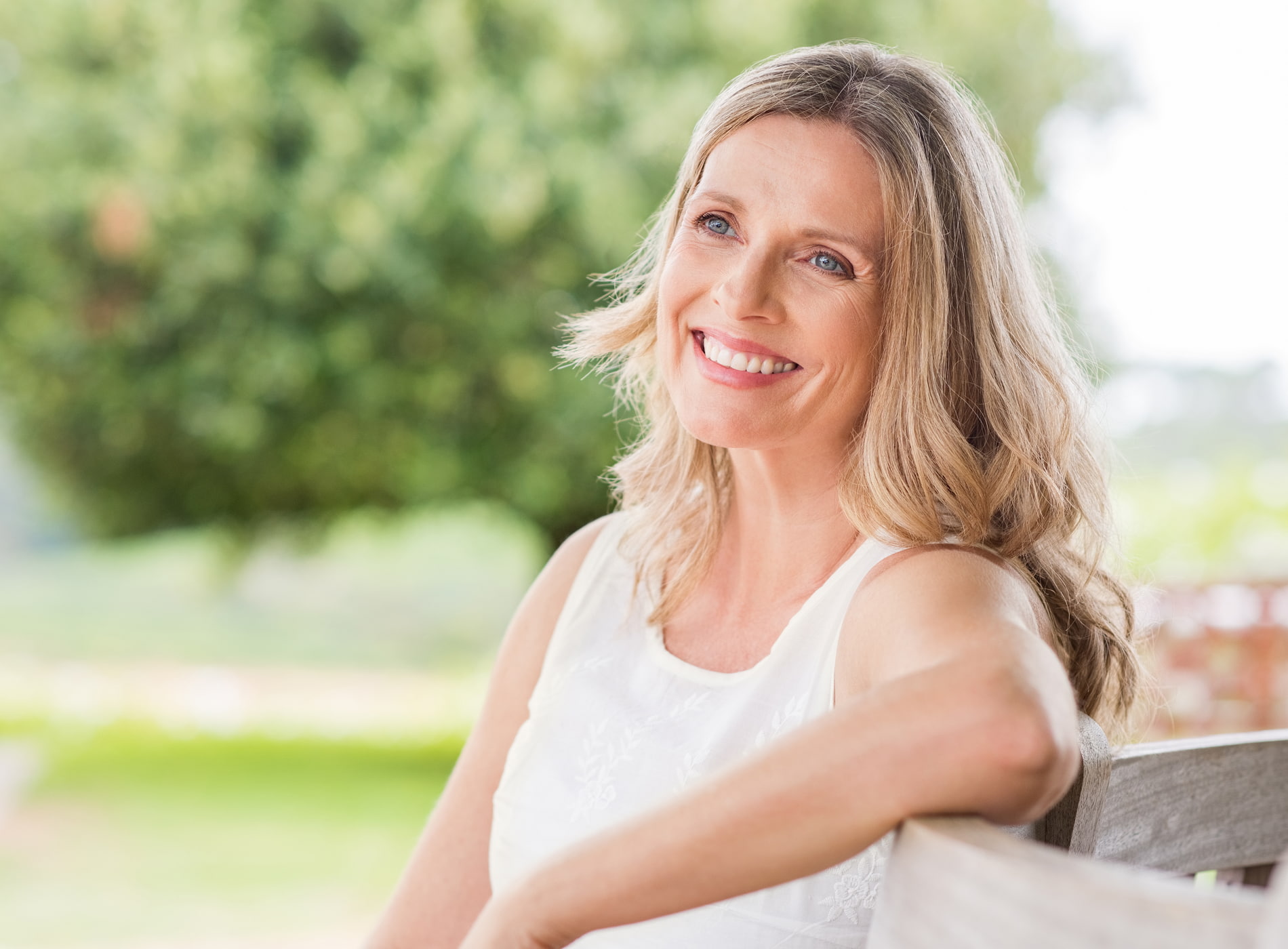 Implant-supported bridge anchored by dental implants instead of natural teeth